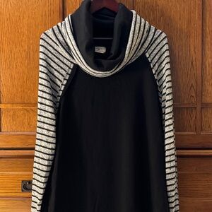 EUC Betsey’s Boutique Shop Striped Long Sleeve Cowl Neck Sweater Sweatshirt